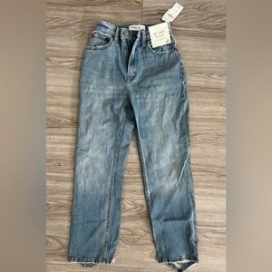 NWT Abercrombie and Fitch Curve Love Ankle Straight Jeans